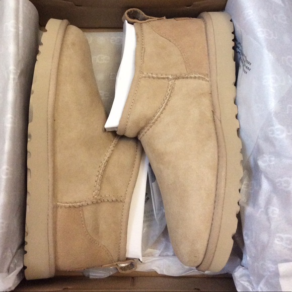 UGG CLASSIC ULTRA MINI boots - Picture 4 of 7